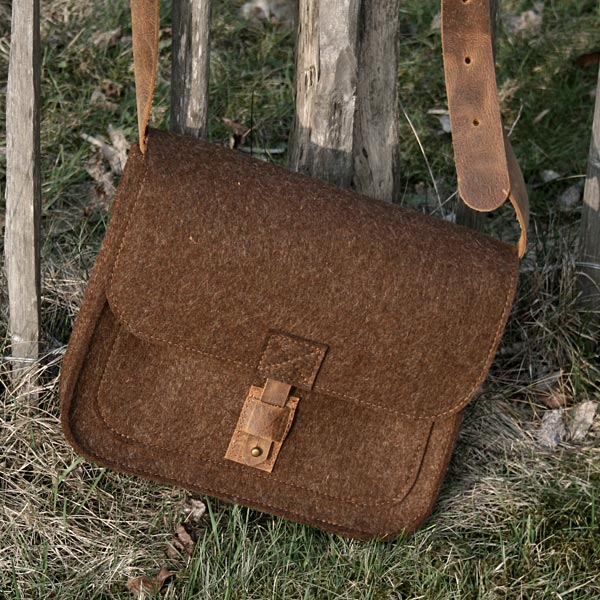 Jagdtasche aus Wollfilz und Leder