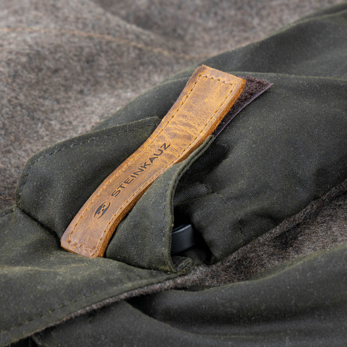STEINKAUZ-Schultertasche "Querkopf" Waxed Cotton - Oliv