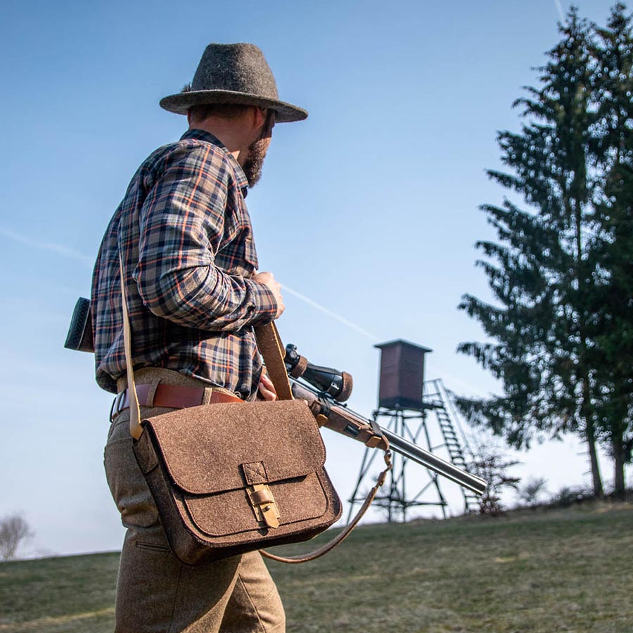 Jagdtasche aus Wollfilz und Leder
