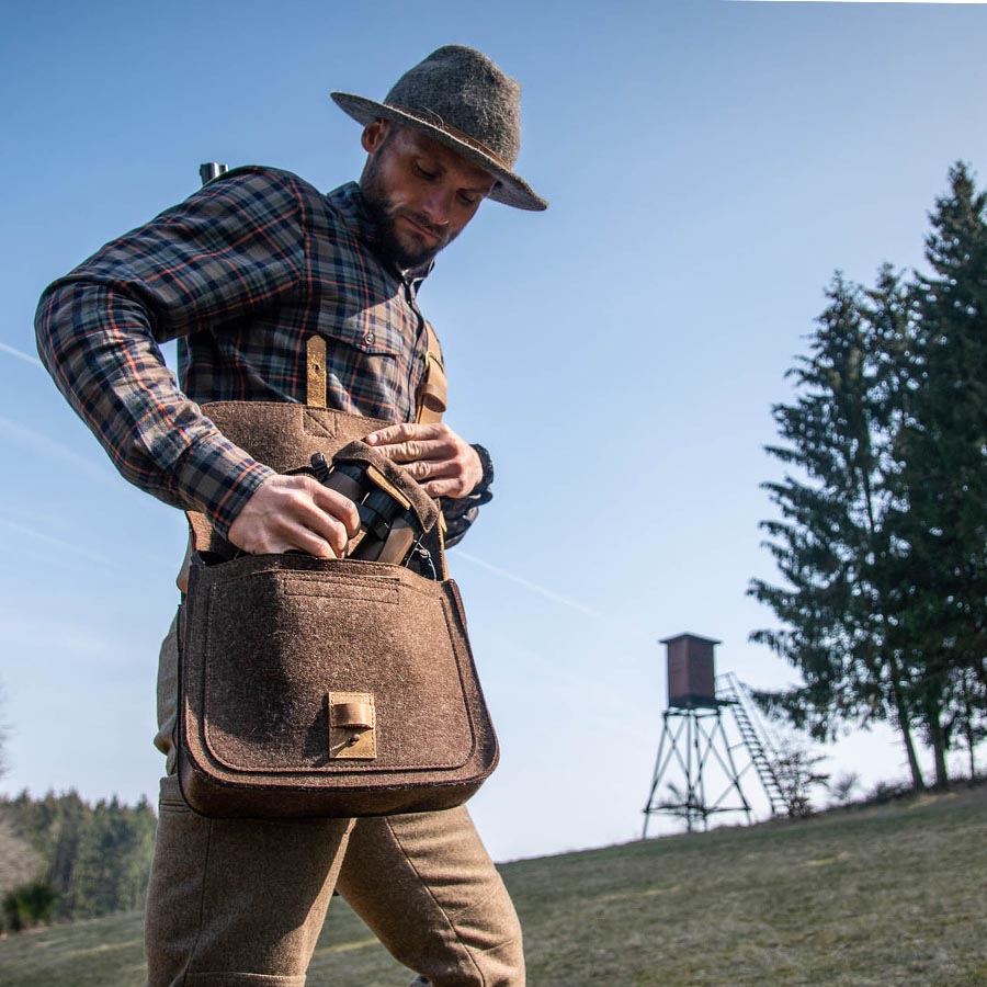 Jagdtasche aus Wollfilz und Leder