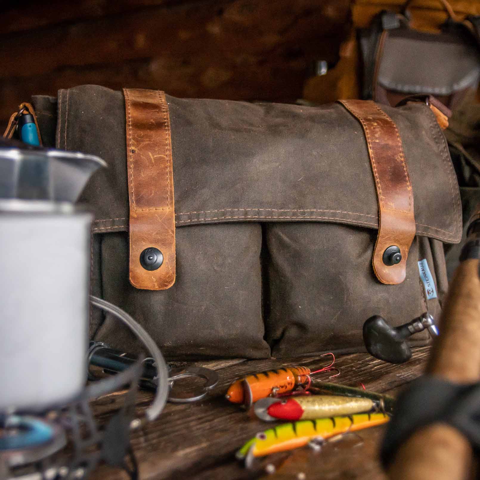 STEINKAUZ-Waxed Cotton Tasche "Fischland" oliv