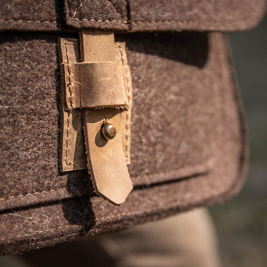 Jagdtasche aus Wollfilz und Leder