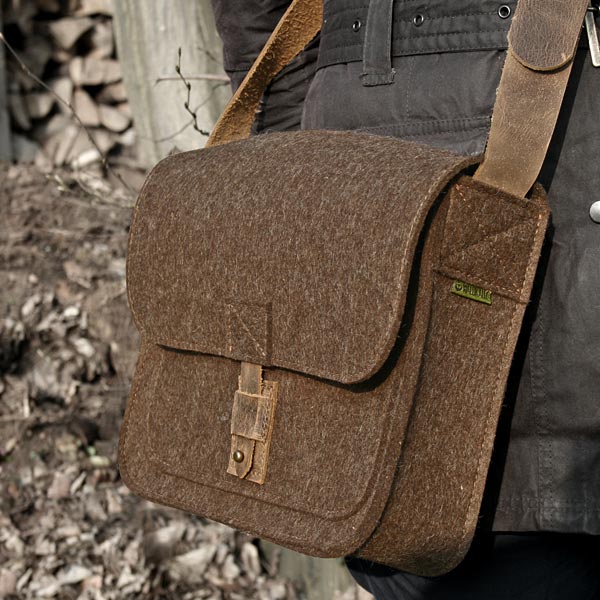 Jagdtasche aus Wollfilz und Leder